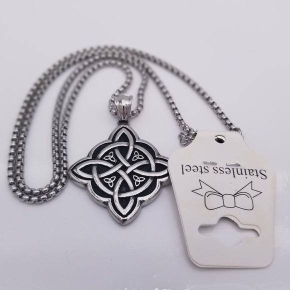 Witches Knot Necklace Celtic Knot Silver Viking Nordic Rune Odin Gothic Goth - Picture 2 of 7